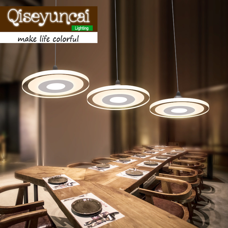 Qiseyuncai Модерен минималистички LED лустерот креативни еден или три главата трпезарија светилки круг личност