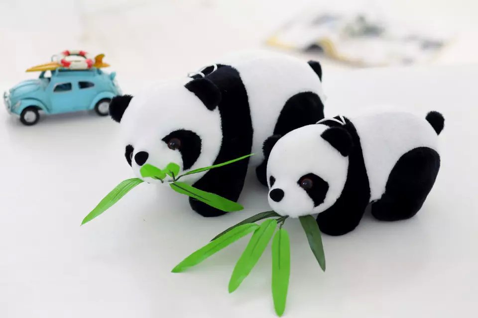 Бесплатен превозот Панда кадифен играчка Панда Со Бамбус Мини големина панда кукла 22cm 27cm големина 1pcs