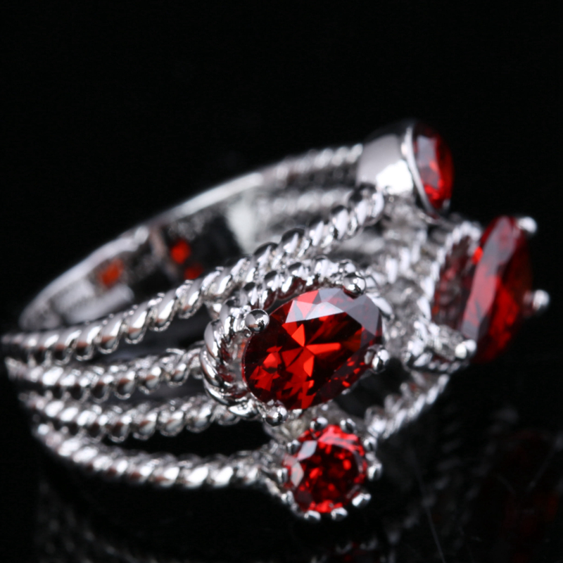 Прекрасен Oxblood Црвено Гранат 925 Sterling Silver Жените Мода Накит Висок Квалитет НАС Solitaire Прстени