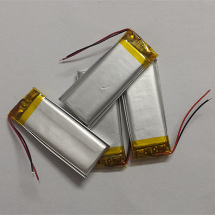 502050 литиум полимер батерија 3.7 V 500MAH користи во снимањето пенкала, картички, звучници, дигитални акумулатори Батерија